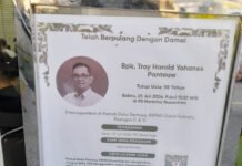 Jubir Otorita IKN Troy Harold Yohanes Pantouw Meninggal Dunia, Sempat Dilarikan ke RS Hermina Suasana rumah duka Juru Bicara Otorita IKN Troy Harold Yohanes Pantouw usai kabar wafatnya almarhum pada Sabtu (25/7/2026). Foto: Istimewa