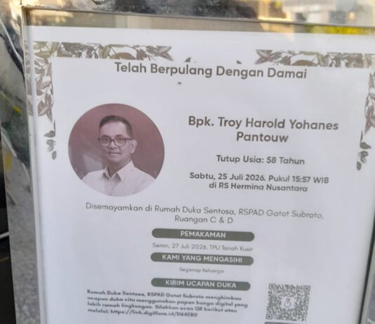 Jubir Otorita IKN Troy Harold Yohanes Pantouw Meninggal Dunia, Sempat Dilarikan ke RS Hermina Suasana rumah duka Juru Bicara Otorita IKN Troy Harold Yohanes Pantouw usai kabar wafatnya almarhum pada Sabtu (25/7/2026). Foto: Istimewa