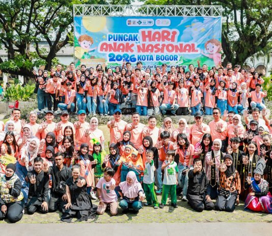 Hari Anak Nasional 2026 di Bogor, Alun-alun Disulap Jadi Ruang Berkarya untuk Semua Anak Suasana Foto Bersama Usai Rangkaian Puncak Hari Anak Nasional Kota Bogor 2026. Foto: Pemkot Bogor