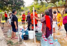 Kemarau Mulai Terasa, Pemkot Bogor Siapkan Langkah dari Distribusi Air Bersih hingga Antisipasi Heat Stroke Petugas BPBD Kota Bogor Menyalurkan Bantuan Air Bersih kepada Warga Terdampak Kekeringan di Musim Kemarau (Dok. BPBD Kota Bogor)