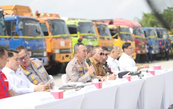 Polda Sumsel Menampilkan Barang Bukti BBM Ilegal dan Kendaraan Sitaan dalam Konferensi Pers di Palembang (Dok. Polda Sumsel)