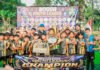 Bogor Youth League Tuntas Digelar, 32 SSB Adu Bakat dan Sportivitas di Lapangan Wali Kota Bogor Menyerahkan Piala kepada Pemenang Bogor Youth League 2026 di Taman Manunggal (Dok. Pemkot Bogor)