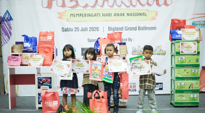 Hari Anak Nasional di BiglandOtel Sentul Tak Sekadar Lomba, Anak dan Orang Tua Diajak Belajar Sambil Bermain Peserta Lomba Mewarnai Hari Anak Nasional Mengikuti Kegiatan di Bigland Grand Ballroom BiglandOtel Sentul (Dok. BiglandOtel Sentul)