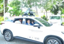 ITS Uji Mobil Listrik Otonom Buatan Sendiri, Bidik Kendaraan Pintar yang Lebih Terjangkau Mobil otonom yang dikembangkan oleh STP ICT dan Robotika ITS saat diuji coba oleh Menteri Lingkungan Hidup RI Mohammad Jumhur Hidayat