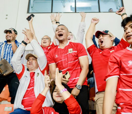 Jenal Mutaqin Nonton Langsung di Pakansari, Timnas Indonesia Hajar Kamboja 5-1 Wakil Wali Kota Bogor Jenal Mutaqin bersama Bupati Bogor Rudy Susmanto menyaksikan pertandingan Timnas Indonesia melawan Kamboja di Stadion Gelora Pakansari. (Dok. Pemkot Bogor)