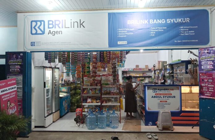 Toko mitra Agen BRILink yang menyediakan layanan keuangan bagi masyarakat sekitar. (Dok. BRI)