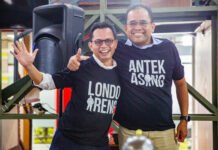 Tempo Ganti Nahkoda Redaksi, Bagja Hidayat Ambil Alih Kursi Pemimpin Redaksi Serah terima jabatan Pemimpin Redaksi Tempo dari Setri Yasra (kanan) kepada Bagja Hidayat di Gedung Tempo, Palmerah Barat, Jakarta, 29 Juli 2026. (Foto: Tempo/Nita Dian).