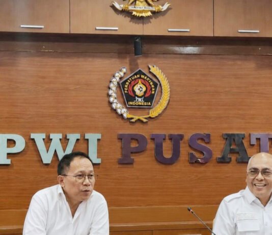 Gandeng Big Tech Hingga Festival UMKM, PWI Fest 2026 Siap Digelar di Jakarta Desember Mendatang Ketua Umum PWI Pusat Akhmad Munir saat menyampaikan keterangan terkait pelaksanaan PWI Fest 2026 di Jakarta. (Dok. PWI)