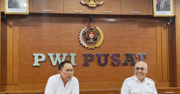 Ketua Umum PWI Pusat Akhmad Munir saat menyampaikan keterangan terkait pelaksanaan PWI Fest 2026 di Jakarta. (Dok. PWI) Ketua Umum PWI Pusat Akhmad Munir saat menyampaikan keterangan terkait pelaksanaan PWI Fest 2026 di Jakarta. (Dok. PWI)