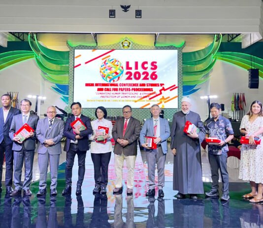 Dari Semarang ke Dunia, Yusril dan Wakapolri Ingatkan TPPO Tak Lagi Bisa Ditangani dengan Cara Lama Prof. Yusril Ihza Mahendra dan Wakapolri Dedi Prasetyo dalam konferensi hukum internasional terkait pemberantasan TPPO di Semarang (dok. Polri)