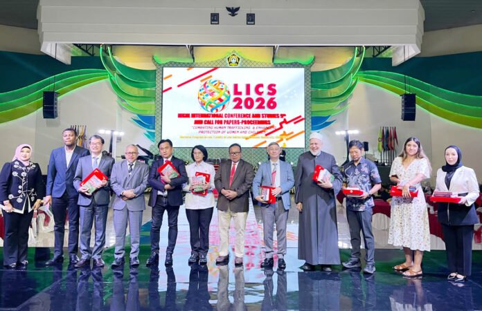 Prof. Yusril Ihza Mahendra dan Wakapolri Dedi Prasetyo dalam konferensi hukum internasional terkait pemberantasan TPPO di Semarang (dok. Polri)