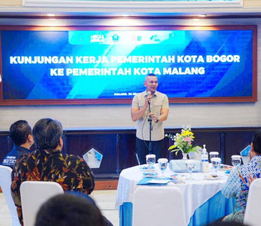 Belajar ke Malang, Pemkot Bogor Intip Formula Digitalisasi Pajak yang Bikin PAD Melompat Wakil Wali Kota Bogor Jenal Mutaqin saat kunjungan kerja ke Balai Kota Malang membahas digitalisasi pajak dan retribusi daerah (dok. Pemkot Bogor)