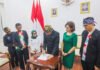Tanah Pengganti Tol BORR Tak Menganggur, Pemkot Bogor Siapkan Jadi Lokasi PSEL Wali Kota Bogor menandatangani Akta Pelepasan Hak atas Tanah terkait aset pengganti proyek Tol BORR Seksi III di Balai Kota Bogor. (Dok. Pemkot Bogor)