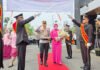 Pedang Pora Sambut Kapolres Baru, Tongkat Komando Polres Blora Beralih ke AKBP Inggal Tradisi pedang pora menyambut AKBP Inggal Widya Perdana sebagai Kapolres Blora di halaman Mapolres Blora. (Dok. Polres Blora)