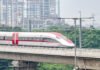 Pemerintah Ambil Alih 60 Persen Saham KCIC, Whoosh Dikaji Lanjut ke Jawa Timur Kereta Cepat Whoosh Melintas di Jalur Operasional. Foto: KCIC/Ist