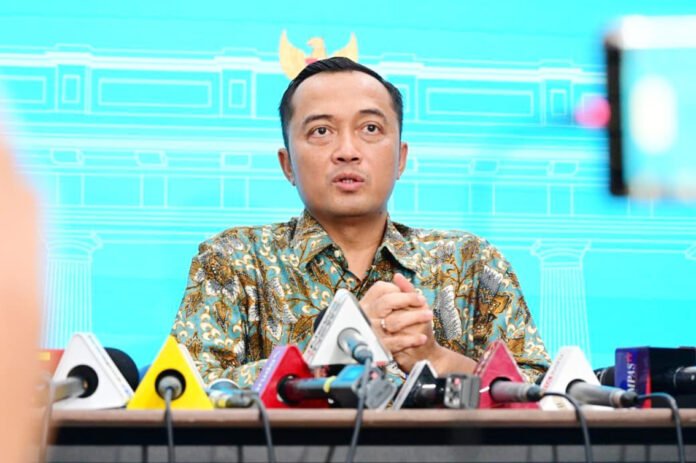 Mensesneg Prasetyo Hadi Bantah Isu Surpres Pergantian Kapolri. Foto: Web Setneg