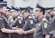 Jaksa Agung Ganti Rencana, Saiful Bahri Siregar Jadi Dirdik Jampidsus Jaksa Agung ST Burhanuddin melantik Saiful Bahri Siregar sebagai Direktur Penyidikan Jampidsus. (Dok. Kejaksaan Agung)