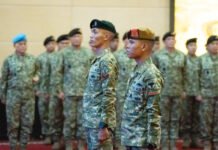 Turunkan Bendera Bulan Bintang di Baiturrahman, Dua Prajurit TNI Naik Pangkat Luar Biasa Dua Prajurit TNI Mendapat Kenaikan Pangkat Luar Biasa Usai Penanganan Kericuhan di Banda Aceh. Foto: Puspen TNI