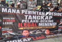 Tagih Janji Presiden Prabowo Usut Ilegal Mining, Massa Bawa Foto Pengacara Lucas Beking Ilegal Mining ke Kejagung