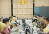 Unpad dan BPJS Kesehatan Bahas Masa Depan Layanan Publik, Rumah Sakit Unpad Ikut Ditinjau Direktur Utama BPJS Kesehatan dr. Prihati Pujowaskito, Sp.JP(K), FIHA, M.M.R.S., dan jajaran pimpinan saat berkunjung ke Universitas Padjadjaran dan diterima oleh Rektor Universitas Padjadjaran, Prof. Arief Sjamsulaksan Kartasasmita, dan para Wakil Rektor Unpad di Ruang Livin' Gedung Rektorat Unpad Kampus Jatinangor pada Sabtu (22/8). Tim BPJS Kesehatan juga berkunjung ke RS Unpad di Jatinangor. (Foto oleh: Dadan Triawan)