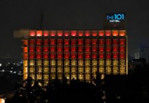 Sambut HUT ke-81 RI, THE 1O1 Bogor Suryakancana Bikin Hotel Bernuansa Nusantara THE 1O1 Bogor Suryakancana menampilkan pencahayaan merah putih dan dekorasi budaya Nusantara menyambut HUT ke-81 Kemerdekaan RI. (Dok. THE 1O1 Bogor Suryakancana)
