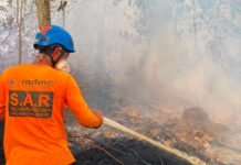 Karhutla Kubu Raya Dipantau MDMC, Sejumlah Titik Api Dekat Permukiman Jadi Perhatian Tim MDMC Kalimantan Barat melakukan pemantauan dan penanganan titik karhutla di Kubu Raya. Foto: MDMC