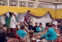 Risalah Maulid Kiai Wardan dan Jejak Islam Modernis di Tengah Tradisi Sekaten Suasana Masjid Gedhe Kauman dan rangkaian tradisi Sekaten di Yogyakarta. Foto: Dok. dinaskebudayaandiy
