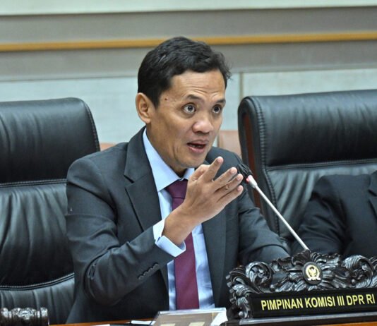 Isu Surpres Pergantian Kapolri Beredar, Ketua Komisi III DPR Pastikan Tidak Ada Surat dari Presiden Wakil Ketua Komisi III DPR RI Habiburokhman. Foto: Istimewa