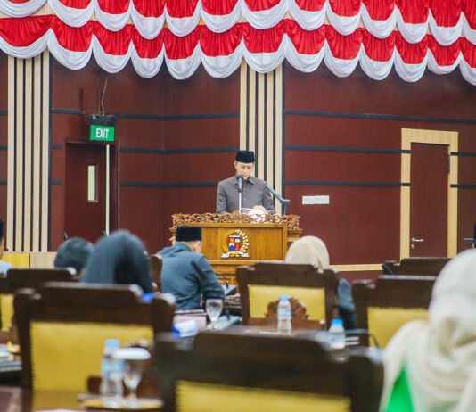 APBD 2025 Dipertanggungjawabkan, Dedie Rachim Soroti Disiplin Anggaran dan Evaluasi Kinerja OPD Wali Kota Bogor Dedie Rachim saat menghadiri Rapat Paripurna DPRD Kota Bogor terkait Pertanggungjawaban APBD 2025 (dok. Pemkot Bogor)