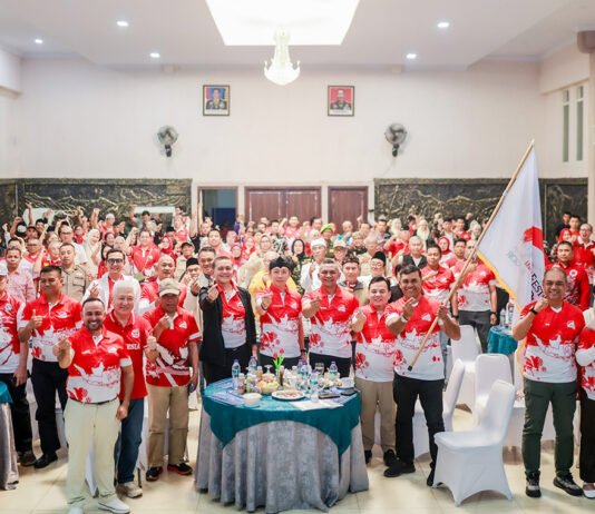 Festival Merah Putih 2026 Dimulai, Dedie Rachim Ajak Warga Bogor Rawat Persaudaraan dan Semangat Kebangsaan Wali Kota Bogor Dedie A. Rachim menghadiri Opening Ceremony Festival Merah Putih 2026 di Makorem 061/Suryakancana, Kota Bogor (dok. Pemkot Bogor)