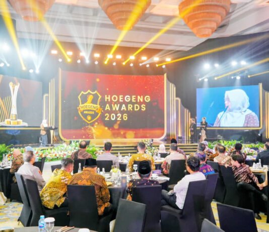 Kapolri Minta Semangat Hoegeng Tak Berhenti di Panggung Penghargaan, Harus Hidup di Setiap Polisi Ilustrasi malam penganugerahan Hoegeng Awards 2026 yang dihadiri Kapolri Jenderal Polisi Listyo Sigit Prabowo di Jakarta. Foto: Polri