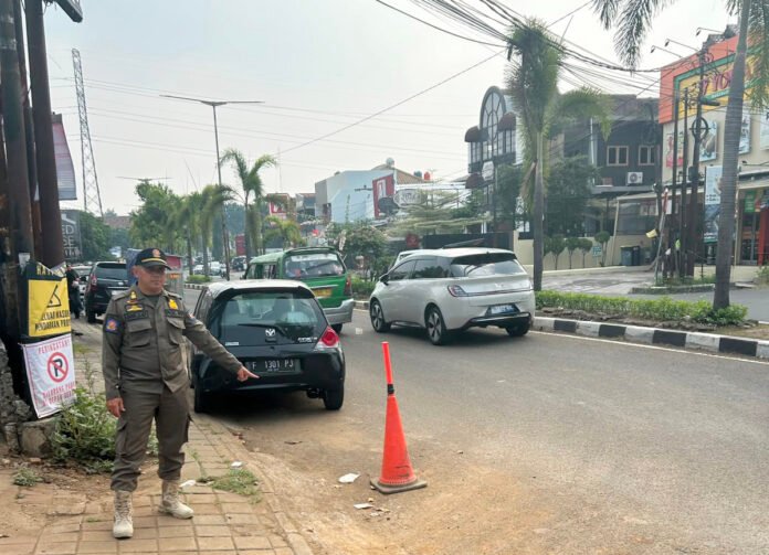 Aktivitas pembangunan RS Pandu di Kelurahan Tegal Gundil, Kota Bogor, yang menjadi sorotan terkait ceceran tanah di jalan sekitar proyek. Foto: Istimewa