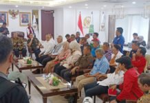 Buruh Datangi DPR Bawa Draf RUU Ketenagakerjaan Baru, PHK hingga Outsourcing Jadi Sorotan Pimpinan DPR RI dan Komisi IX DPR RI menerima perwakilan Koalisi Besar Perjuangan Buruh Indonesia dalam pertemuan pembahasan RUU Ketenagakerjaan Baru di Jakarta. (Dok. Istimewa)