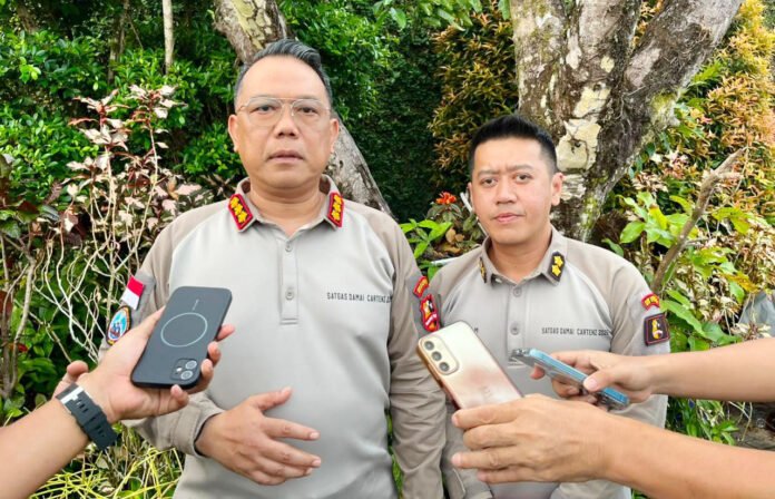 Kasatgas Humas Operasi Damai Cartenz-2026 Kombes Pol. Yusuf Sutejo memberikan keterangan kepada awak media. (Dok. Ops Damai Cartenz)