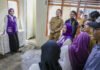 Rumah Warga Hampir Ambruk, Gerakan Posyandu 6 SPM Jadi Penghubung Bantuan Renovasi di Bogor Yantie Rachim meninjau kondisi rumah warga yang akan mendapat bantuan renovasi di Kelurahan Kebon Kalapa. (Dok. Pemkot Bogor)