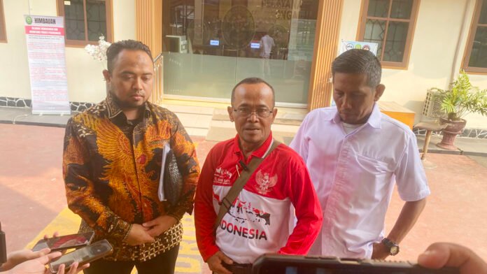 Ahli waris dan kuasa hukum memberikan keterangan kepada awak media usai persidangan sengketa lahan di PN Bogor. (Dok. Istimewa) Ahli waris dan kuasa hukum memberikan keterangan kepada awak media usai persidangan sengketa lahan di PN Bogor. (Dok. Istimewa)