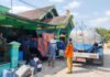 Musim Kemarau Makin Terasa, BNPB Catat Kekeringan Meluas dan Kebakaran Lahan di Sejumlah Daerah Petugas BPBD mendistribusikan air bersih kepada warga terdampak kekeringan saat musim kemarau. (Dok. BNPB)