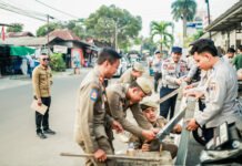 Pemkot Bogor Sisir Parkir Mayor Oking dan Alun-Alun, Motor Masih Mangkal di Trotoar Wakil Wali Kota Bogor Jenal Mutaqin meninjau kondisi parkir di kawasan Jalan Mayor Oking dan Alun-Alun Kota Bogor. Foto: Pemkot Bogor