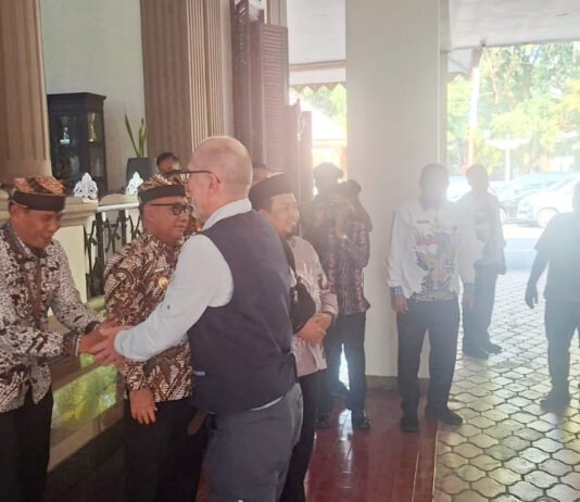 Revalidasi UNESCO Global Geopark Ijen Masuk Tahap Akhir, Asesor UNESCO Tinjau Kawah hingga Bondowoso Tim Asesor UNESCO dalam rangkaian revalidasi Ijen UNESCO Global Geopark di Kabupaten Bondowoso. Foto: Istimewa