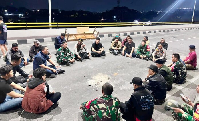 Aparat Kepolisian Mengamankan Lokasi Pascabentrokan Warga di Palu. Foto: Polda Sulteng Aparat Kepolisian Mengamankan Lokasi Pascabentrokan Warga di Palu. Foto: Polda Sulteng