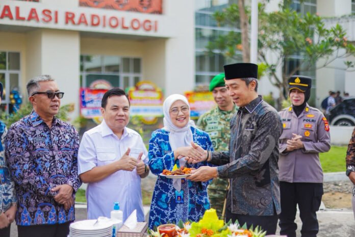 Wali Kota Bogor Dedie Rachim saat menghadiri peringatan HUT ke-12 RSUD Kota Bogor. Foto: Pemkot Bogor Wali Kota Bogor Dedie Rachim saat menghadiri peringatan HUT ke-12 RSUD Kota Bogor. Foto: Pemkot Bogor