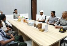 Petani Sawit Tolitoli Datangi Kantor Gubernur Sulteng, Pertanyakan Kontribusi Perusahaan dan Pengelolaan Hutan Forum Petani Sawit Tolitoli menyampaikan aspirasi di Kantor Gubernur Sulawesi Tengah, Jumat (7/8/2026). Foto: Istimewa