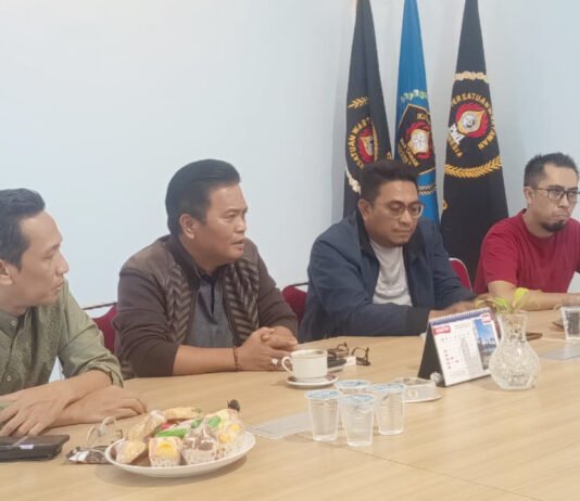 Jelang Konferprov PWI Jabar, Kang Andy Bawa Gagasan Wartawan Tak Cukup Jago Menulis Calon Ketua PWI Jawa Barat H. Hardiyansyah atau Kang Andy saat bersilaturahmi dengan pengurus PWI Kota Bogor, Jumat (7/8/2026). Foto: PWI