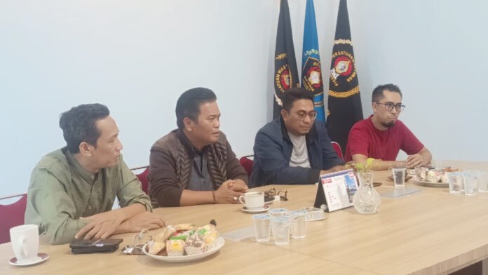 Calon Ketua PWI Jawa Barat H. Hardiyansyah atau Kang Andy saat bersilaturahmi dengan pengurus PWI Kota Bogor, Jumat (7/8/2026). Foto: PWI