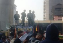 Pemadaman Bergilir di Kalimantan dan Sumatera Dipersoalkan, Aliansi Pemuda Desak Dirut PLN Diperiksa Aliansi Pemuda Kalimantan dan Sumatera menyampaikan aspirasi terkait pemadaman listrik di depan Kantor PLN, Kebayoran Baru, Jakarta Selatan, Jumat (7/8/2026). Foto: Istimewa