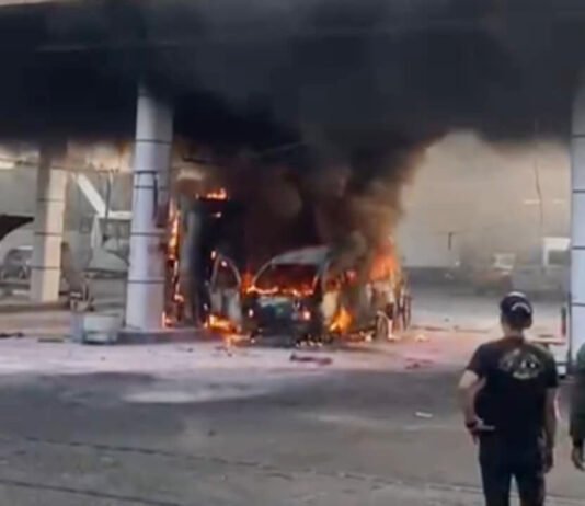 Mobil Espass Terbakar Saat Isi Pertalite, SPBU Cemplang Bogor Ikut Dilalap Api Mobil Espass terbakar saat mengisi BBM di SPBU Cemplang, Kota Bogor. Foto: Harnas.id