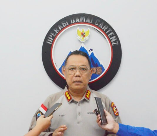 DPO Kasus Penembakan di Tembagapura Dilakukan Penindakan, GW Disebut Dibawa ke Hutan Kepala Operasi Damai Cartenz-2026, Irjen Pol. Dr. Faizal Ramadhani, memberikan paparan kepada awak media. Foto: Satgas Cartenz