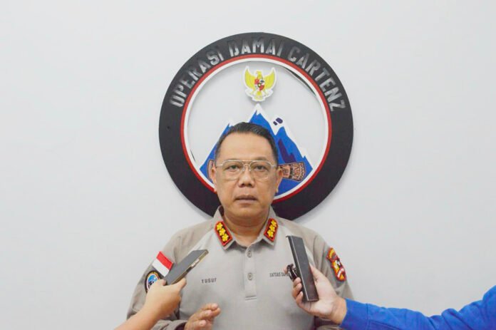 Kepala Operasi Damai Cartenz-2026, Irjen Pol. Dr. Faizal Ramadhani, memberikan paparan kepada awak media. Foto: Satgas Cartenz
