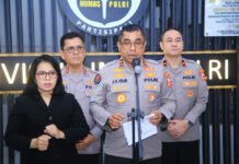 SuperApp Polri Satukan Layanan Kepolisian, Aduan Warga Bisa Diteruskan hingga Polsek Kadivhumas Polri Irjen Pol. Johnny Edison Isir menyampaikan keterangan terkait penguatan layanan digital Polri. Foto: Humas Polri