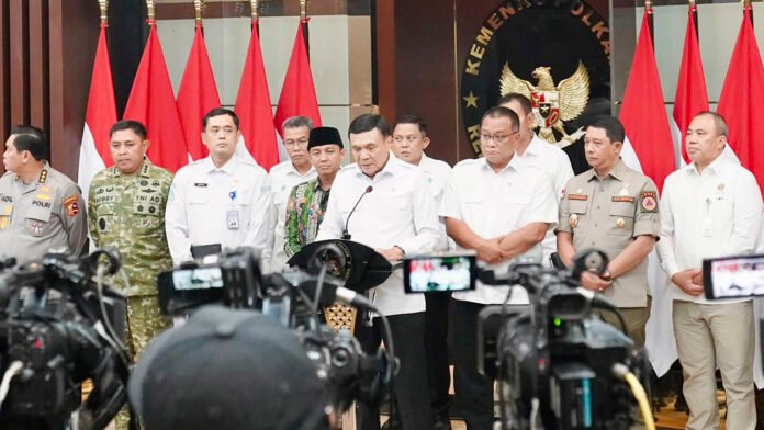Kepala BNPB Letjen TNI Dr. Suharyanto, S.Sos, M.M., menghadiri rapat koordinasi penanganan karhutla dilaksanakan di Gedung Kemenko Polhukam Jakarta, Senin (10/8). Kepala BNPB Letjen TNI Dr. Suharyanto, S.Sos, M.M., menghadiri rapat koordinasi penanganan karhutla dilaksanakan di Gedung Kemenko Polhukam Jakarta, Senin (10/8).